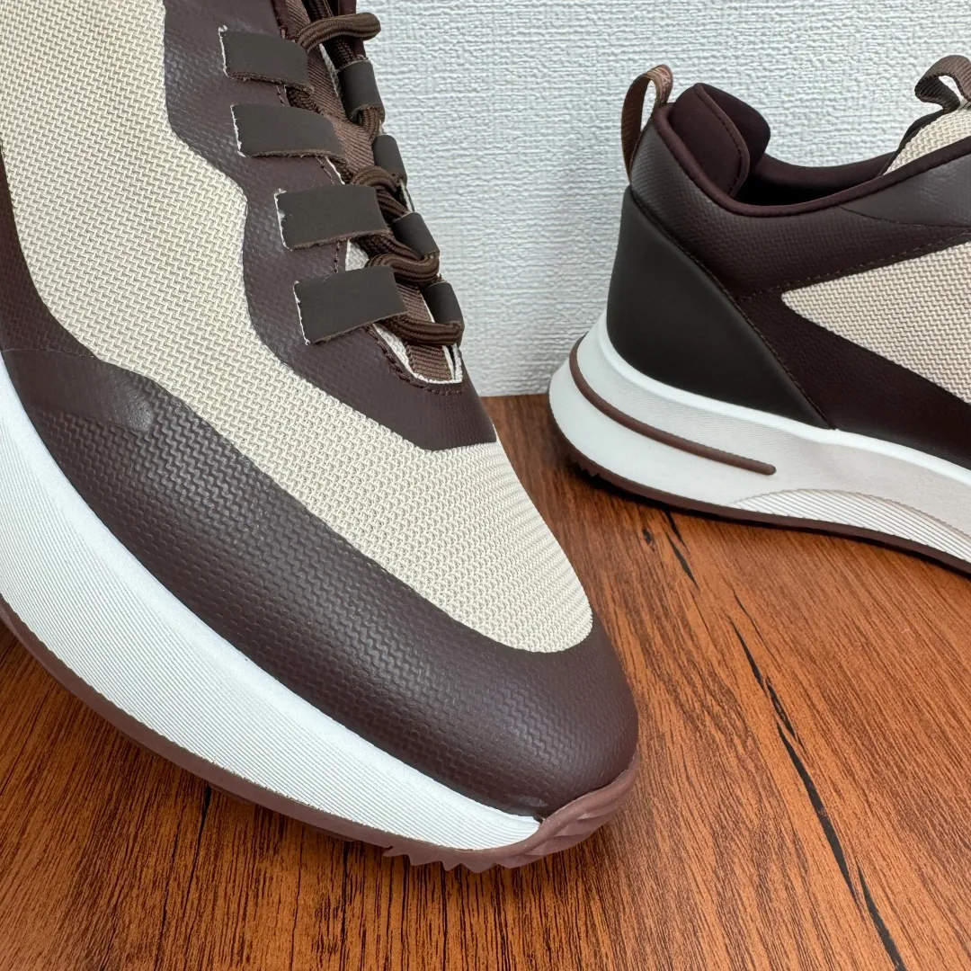 Batch 760 Loro Piana mesh cowhide stitching casual sports men's shoes LP jogging shoes OEM original soles feel free to enter the counter! This casual shoe is knitted from Wind fiber, giving it a unique three-dimensional effect. The unique silhouette narrows slightly at the midsection and is embellished with nappa leather details. The lightweight rubber sole and studs on the edge enhance traction and stability, and functional details full of modern aesthetics add a sporty style to the shoe. The upper uses a hot-melt edge-sealing process. The lightweight technical material of the Kummel-colored rubber outsole is inlaid with cushioning pads on the inside of the sole to distribute the weight more evenly and reduce the load during walking. The leather eyelets are directly set on the upper fixed to the sole to ensure stability. The rear is equipped with cushioning pads to improve wearing comfort. The full package of the counter comes with a shoelace insole. Multiple colors available! Fabric: 100% nylon Decoration: 100% cow leather Accessories: 100% polyurethane Size: 39-40-41-42-43-44 Standard leather shoe size (38/45 can be customized and returns and exchanges are not supported) Item number: FAM1718 White Coffee
